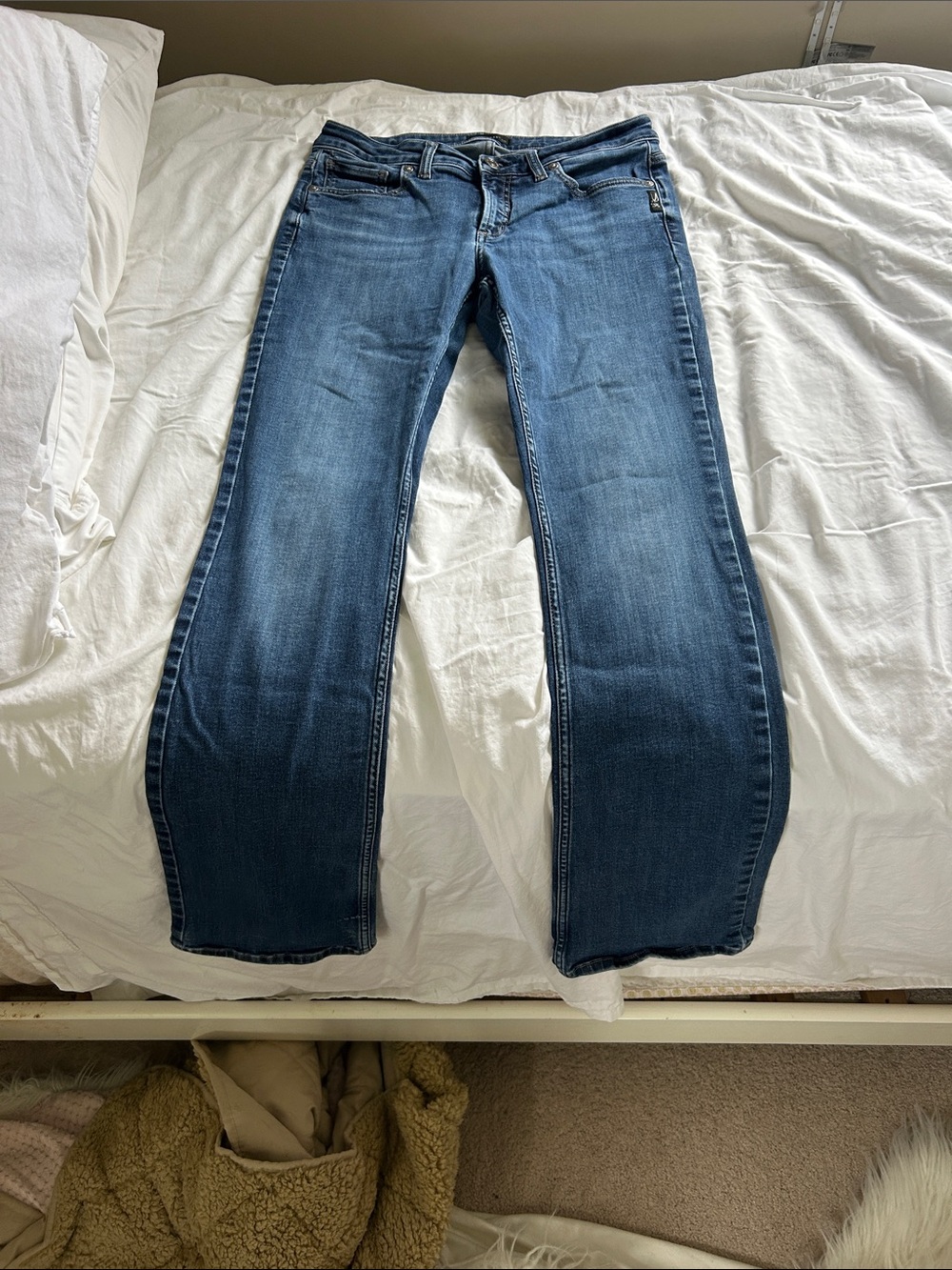 Silver Jeans Women’s Boot Cut Jeans in Medium Blue